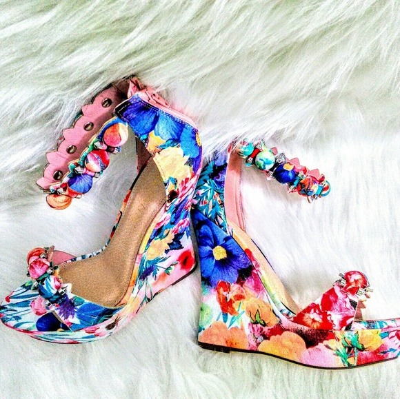 Hot! (NEW)! Floral, Wedge, Platform, Heel! - Picture 7 of 8